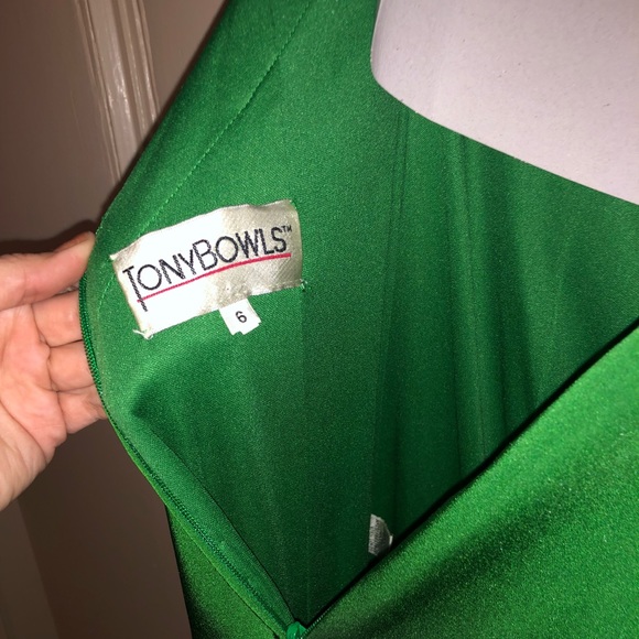 Green Tony Bowls Gown - Size 6 - Profess. Cleaned - Picture 4 of 8